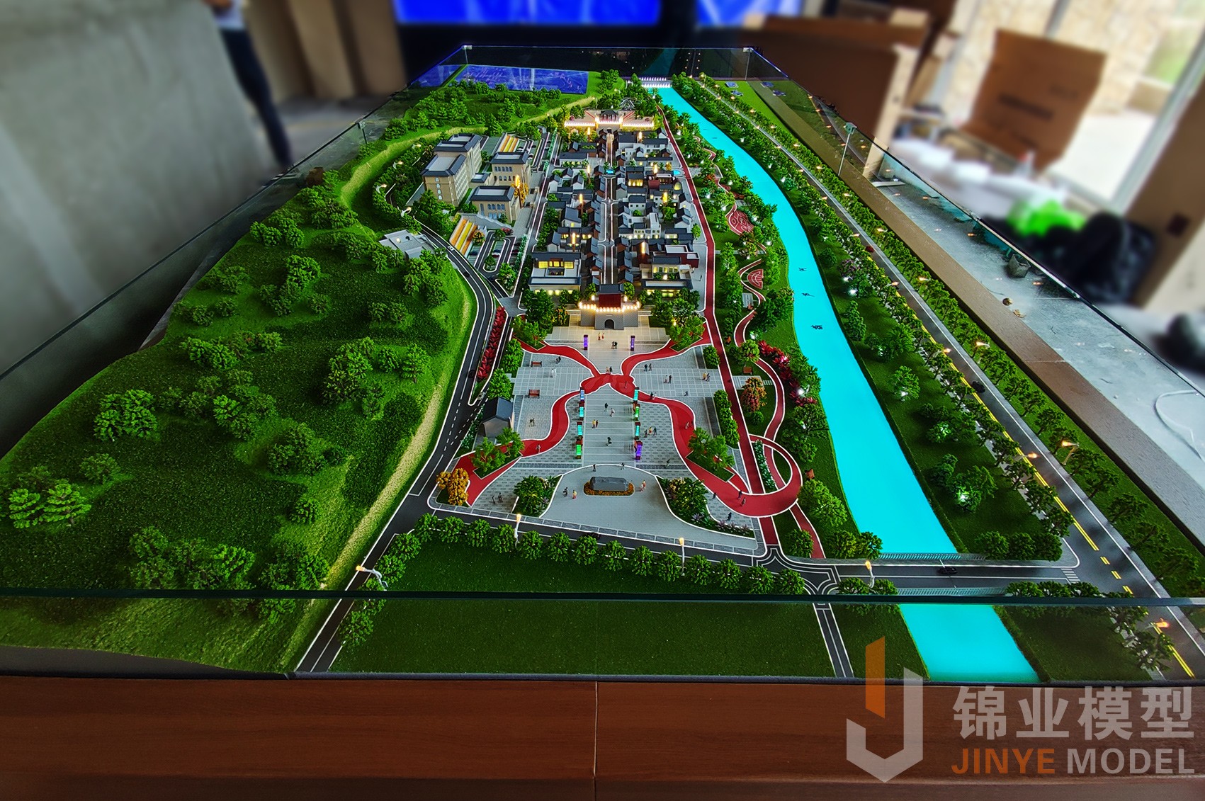 南梁長征國家文化公園沙盤側(cè)面照片